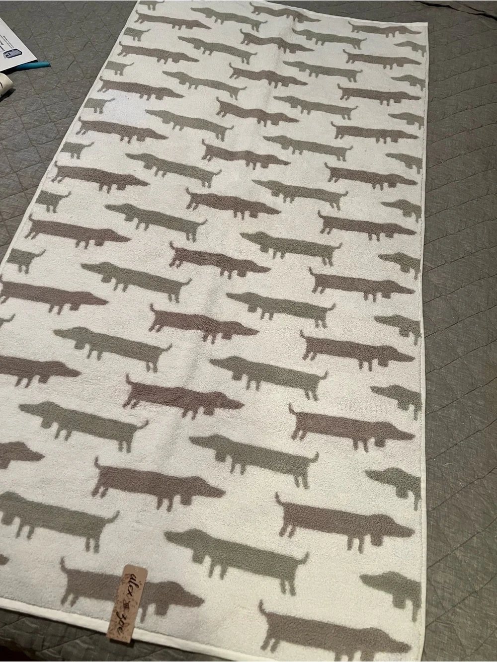 Alex & Zoe bath towel dachshund print doxie white gray NTW